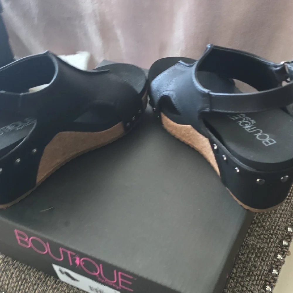 Corkys Black Wedge Sandals with Tan Sole - Picture 5 of 8